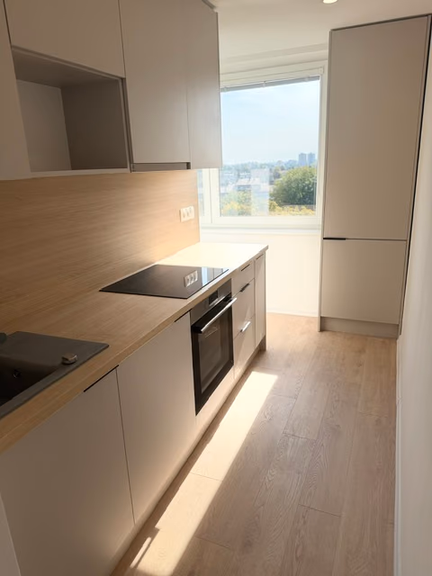 Zrekonštruovaný 3-izbový byt s balkónom, doposiaľ neobývaný, B. Smetanu 2